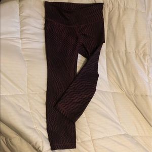 Lululemon mid rise cropped leggings sz 8 geometric
